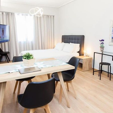Contemporary And Chic Apartment In Central Athena Bagian luar foto