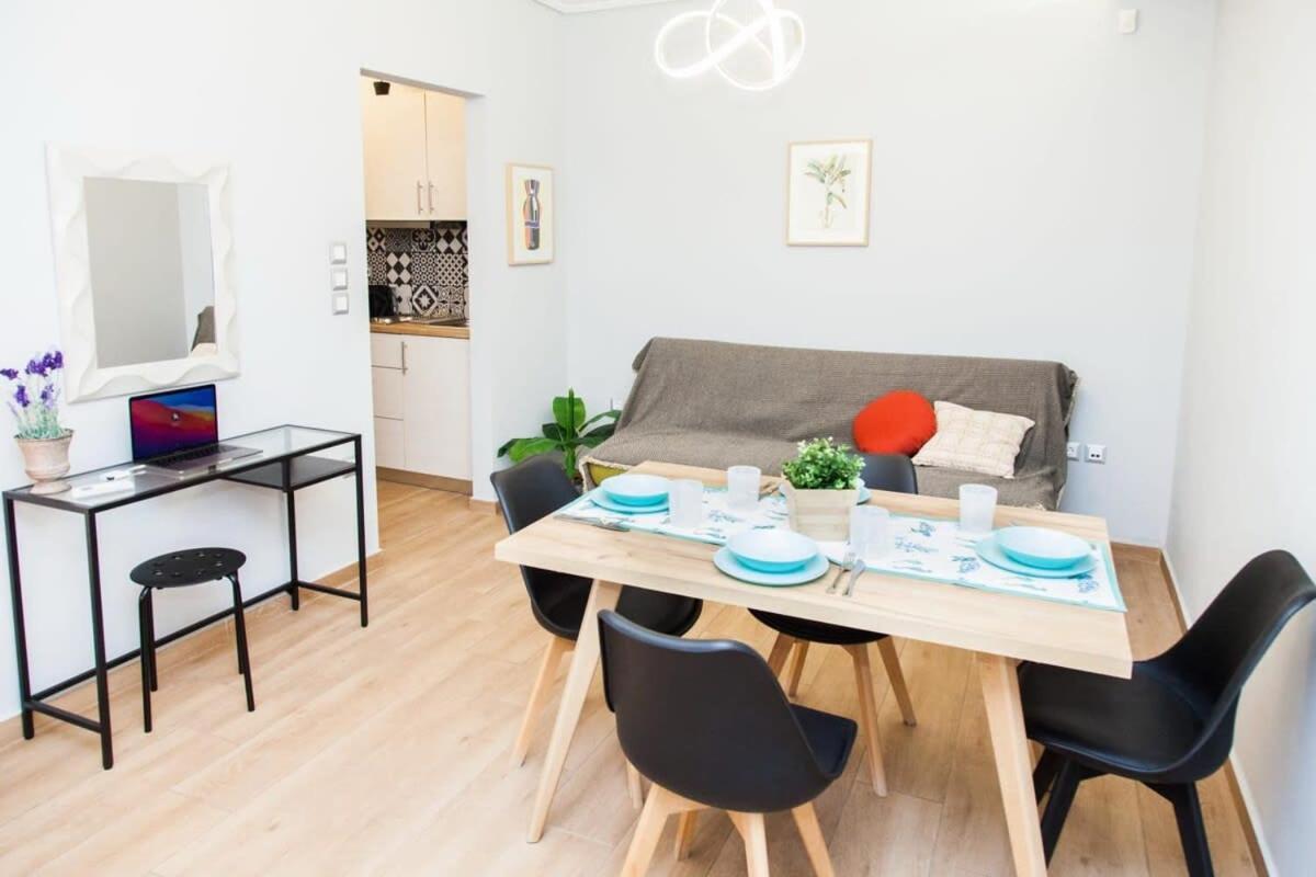 Contemporary And Chic Apartment In Central Athena Bagian luar foto