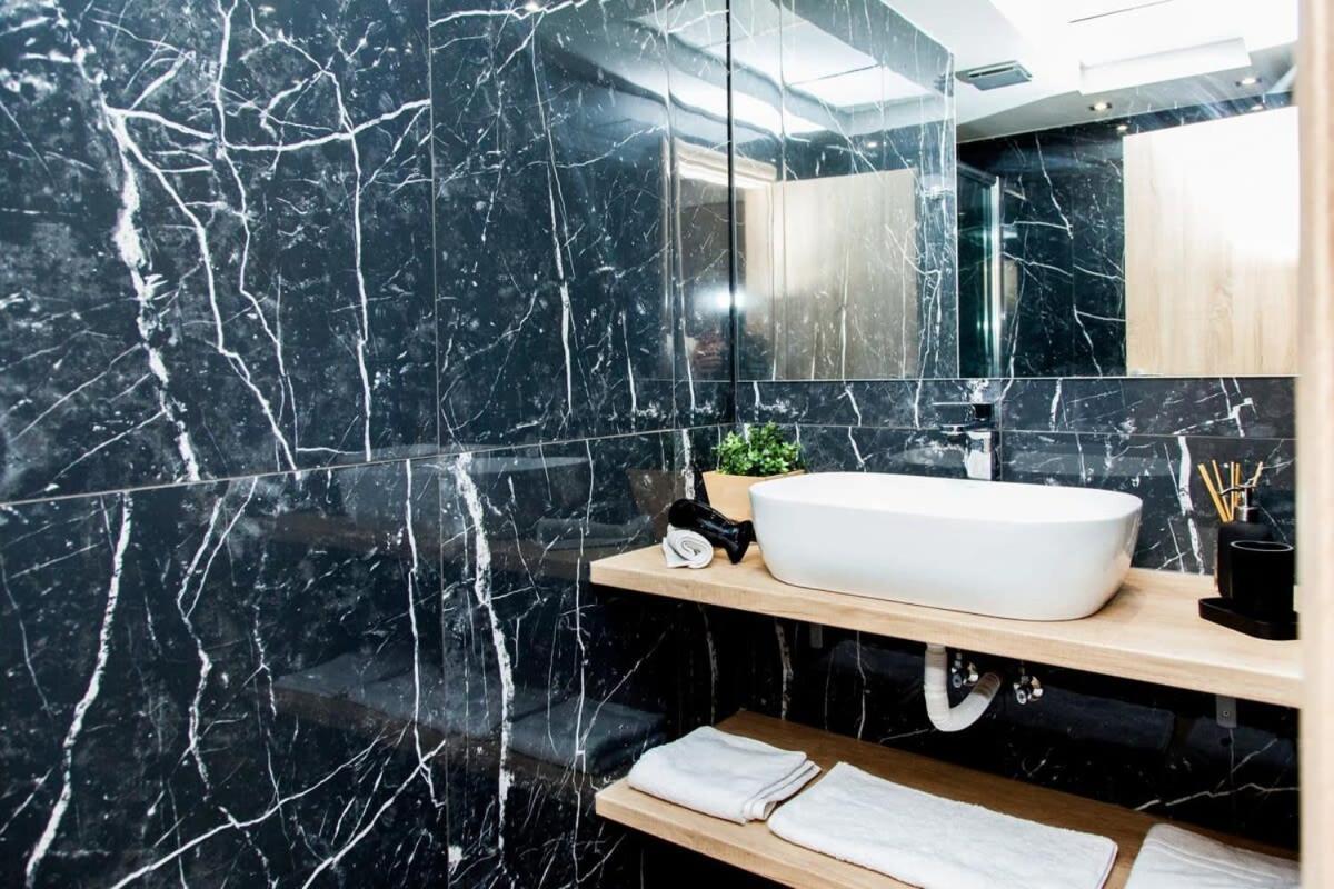 Contemporary And Chic Apartment In Central Athena Bagian luar foto