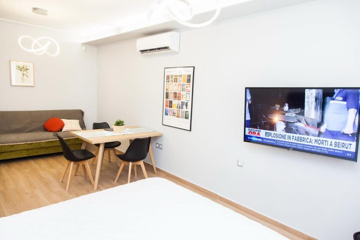 Contemporary And Chic Apartment In Central Athena Bagian luar foto